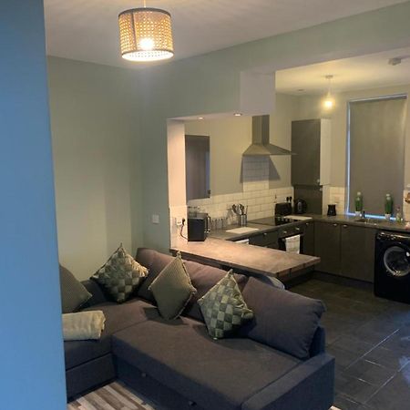 2 Bedroom Cheerful House Close To City Center Белфаст Екстериор снимка