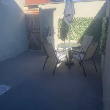 2 Bedroom Cheerful House Close To City Center Белфаст Екстериор снимка