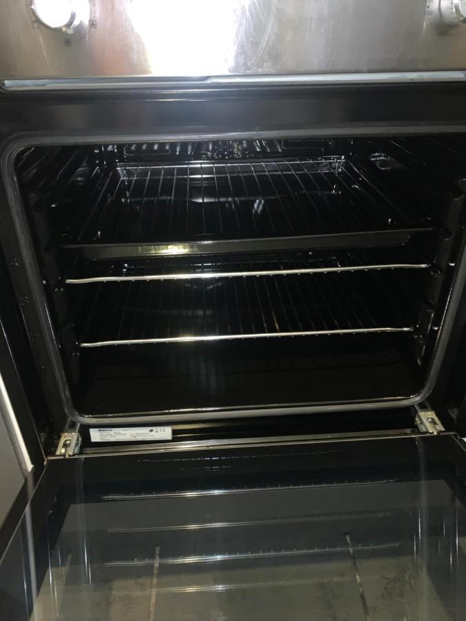 2 Bedroom Cheerful House Close To City Center Белфаст Екстериор снимка