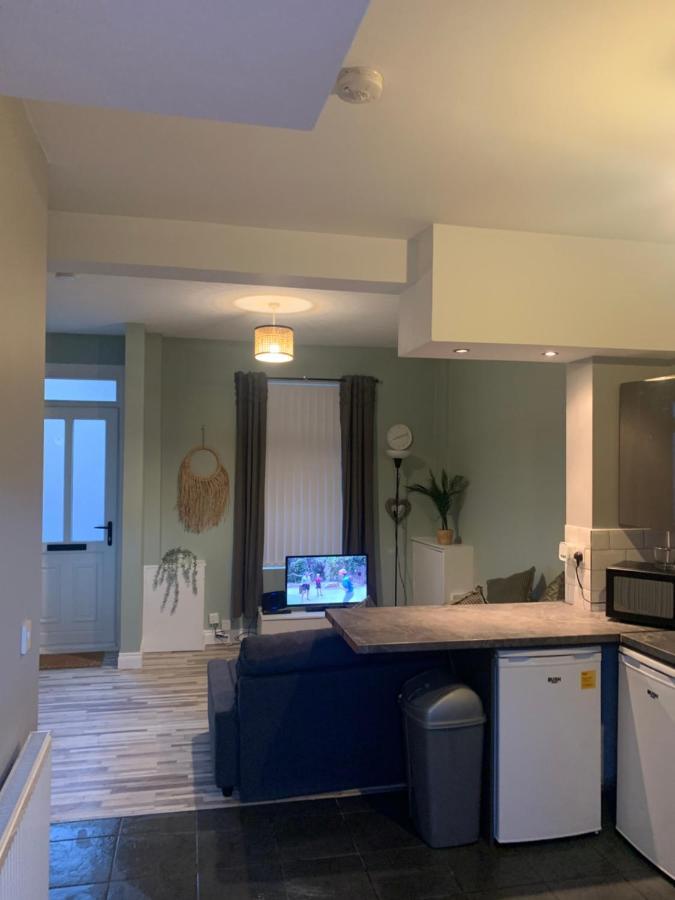 2 Bedroom Cheerful House Close To City Center Белфаст Екстериор снимка
