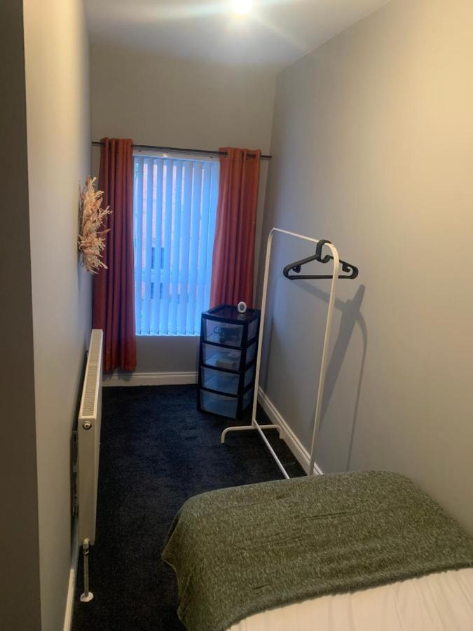 2 Bedroom Cheerful House Close To City Center Белфаст Екстериор снимка
