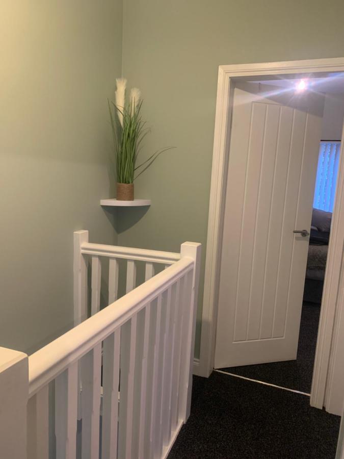 2 Bedroom Cheerful House Close To City Center Белфаст Екстериор снимка