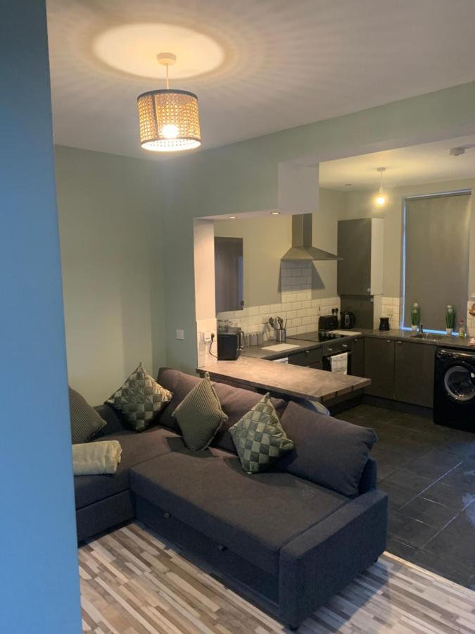 2 Bedroom Cheerful House Close To City Center Белфаст Екстериор снимка
