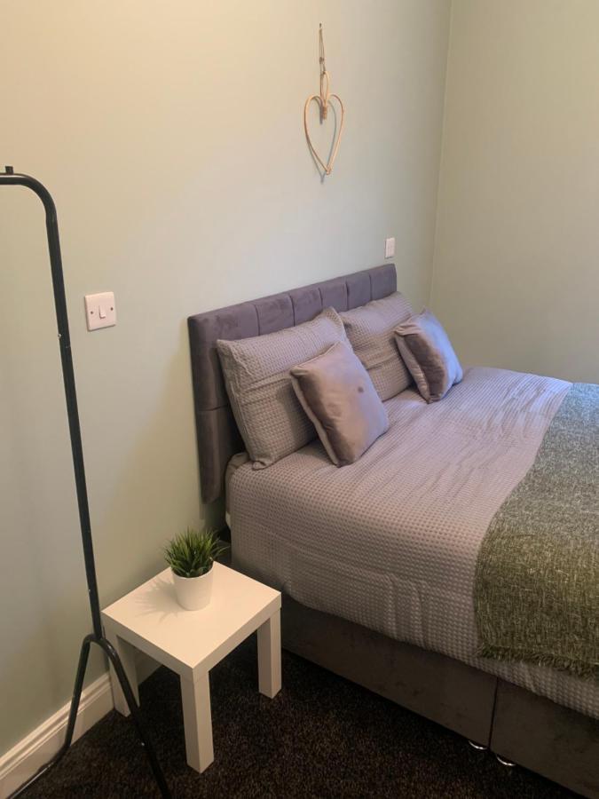 2 Bedroom Cheerful House Close To City Center Белфаст Екстериор снимка