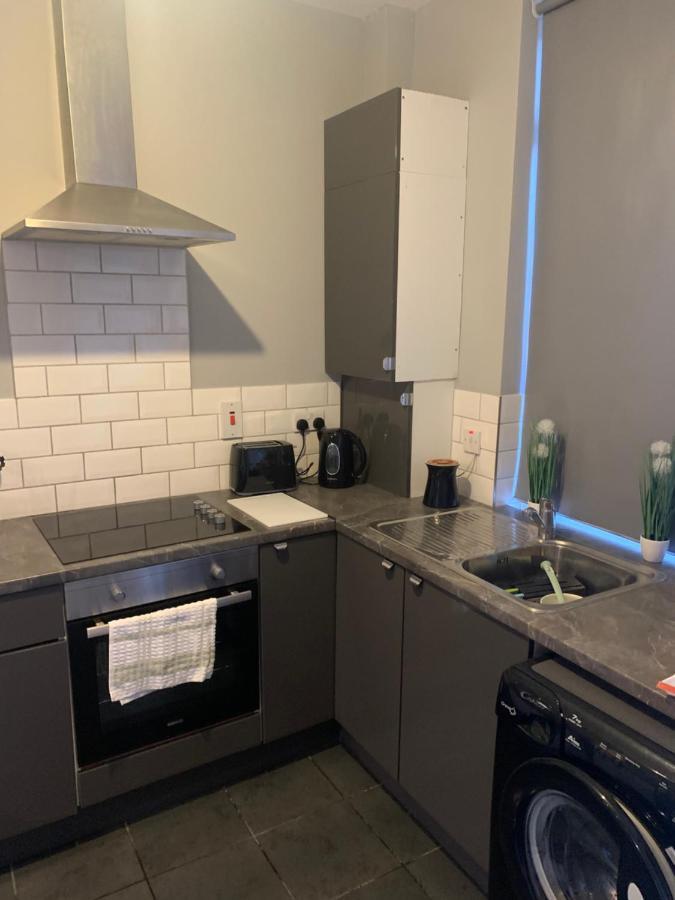 2 Bedroom Cheerful House Close To City Center Белфаст Екстериор снимка