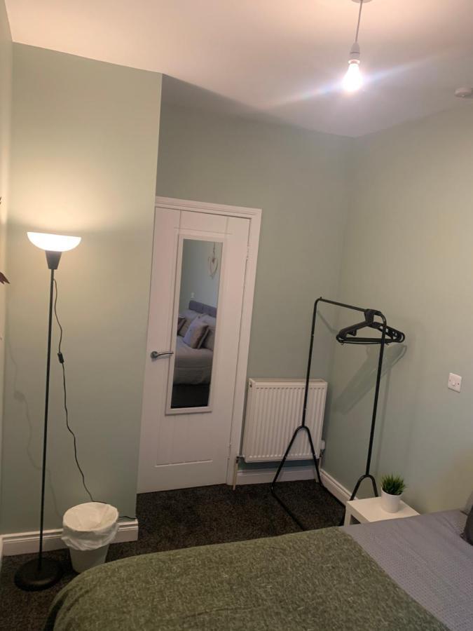 2 Bedroom Cheerful House Close To City Center Белфаст Екстериор снимка