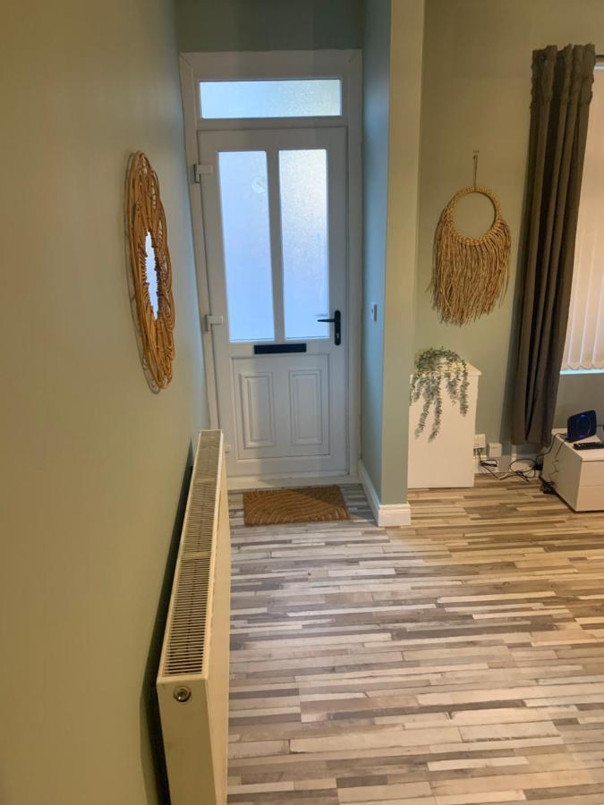 2 Bedroom Cheerful House Close To City Center Белфаст Екстериор снимка