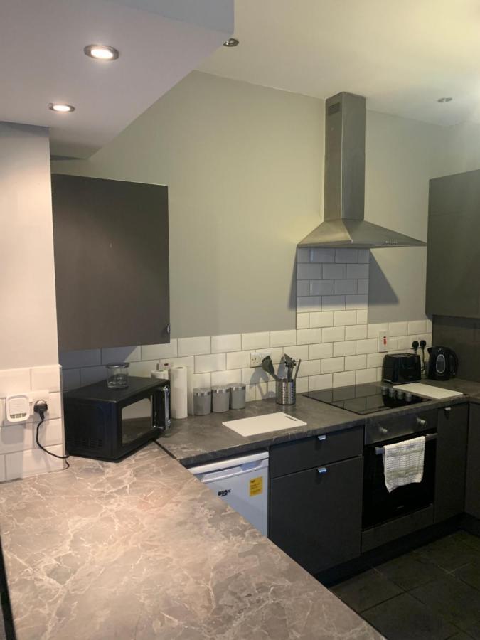 2 Bedroom Cheerful House Close To City Center Белфаст Екстериор снимка