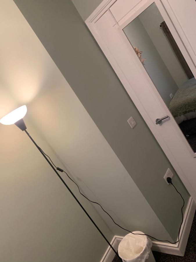 2 Bedroom Cheerful House Close To City Center Белфаст Екстериор снимка