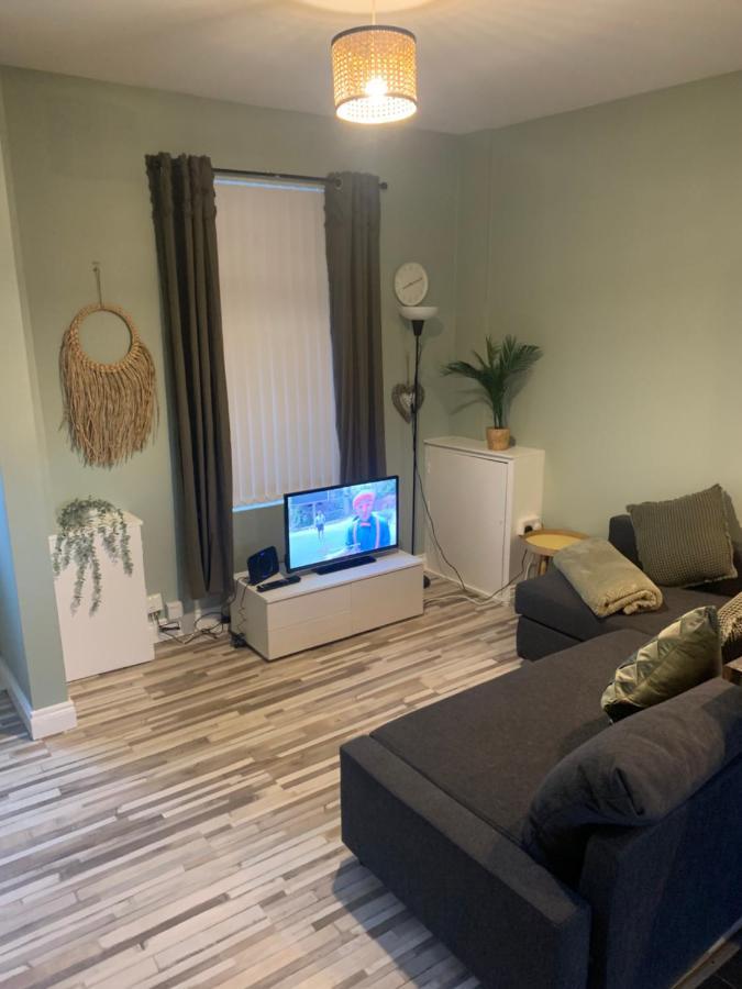 2 Bedroom Cheerful House Close To City Center Белфаст Екстериор снимка