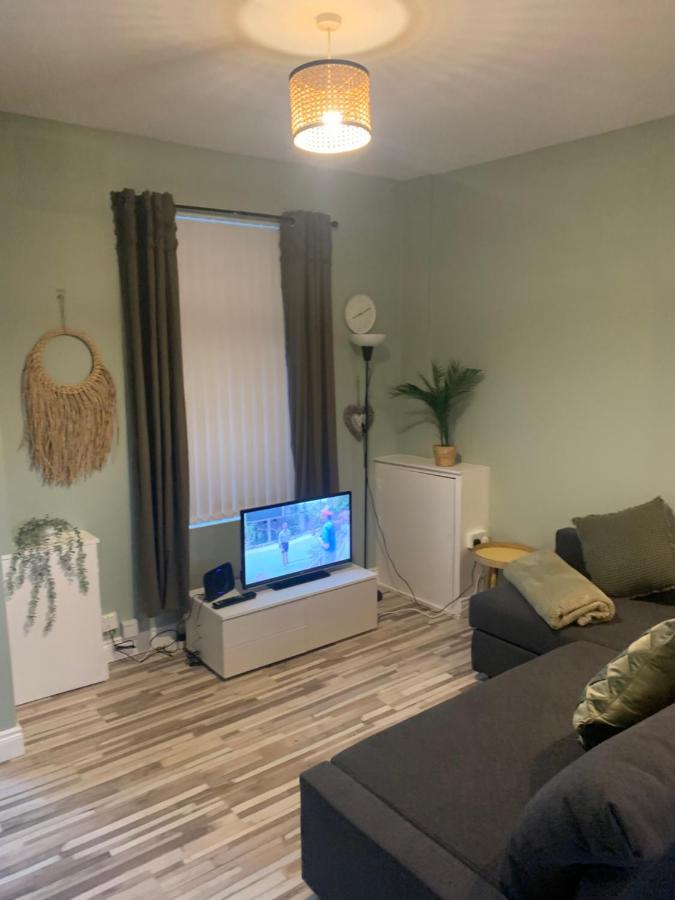 2 Bedroom Cheerful House Close To City Center Белфаст Екстериор снимка